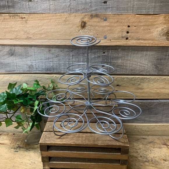 CTG 3-Tier Metal Cupcake Stand - Picture 1 of 9